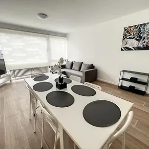Tirou 5 Centre - Gare - Aeroport Apartment