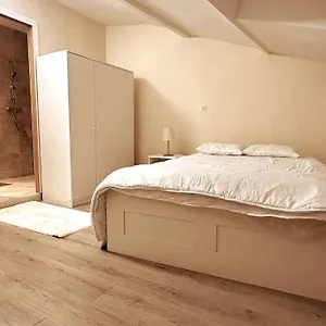 Entier Full Equipe Apartment